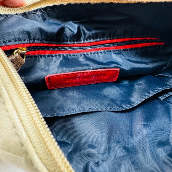 Tommy Hilfiger Light Tan Crossbody Logo Pattern Bag / Purse Small/Medium - Picture 4 of 11